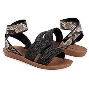 MUK Luks Women's size 10 Flat sandals with elastic ankle strap NEW